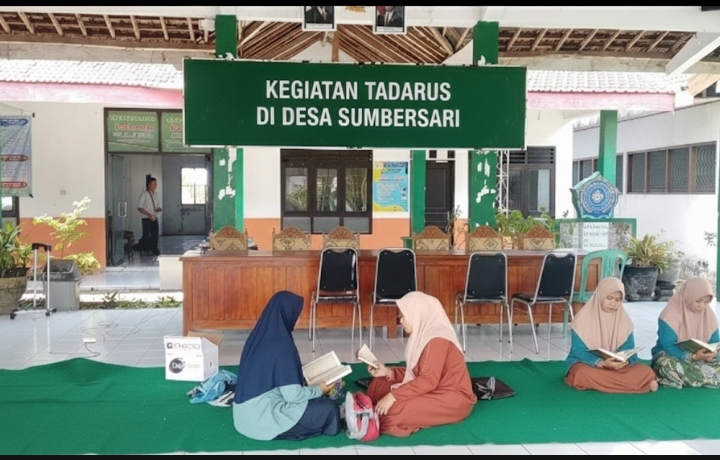 Semangat Kebersamaan Melalui Tadarus Al-Qur’an di Kantor Desa Sumbersari